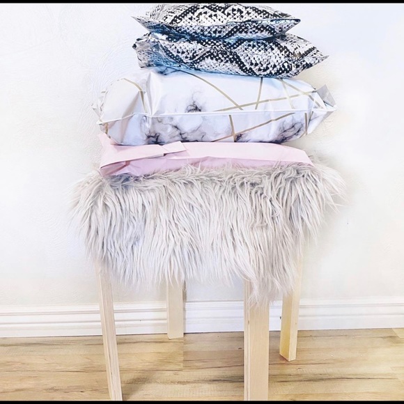 Meet your seller/buyer/clothes enthusiast - Picture 2 of 16